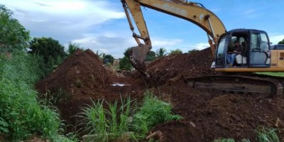 Obras de canalização de córrego iniciam no bairro Beira Rio em Rolim de Moura