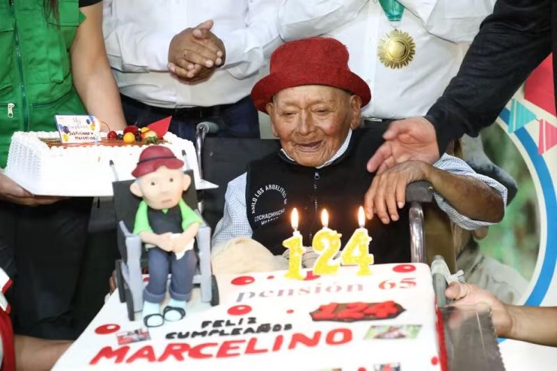 Com 124 anos, peruano pode ser o homem mais velho do mundo Com 124 anos, peruano pode ser o homem mais velho do mundo