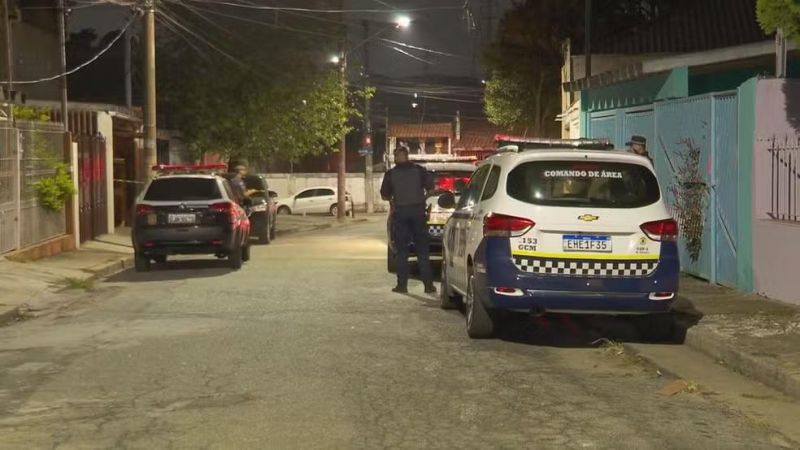 Adolescente de 16 anos mata pais e irmã a tiros em SP Adolescente de 16 anos mata pais e irmã a tiros em SP