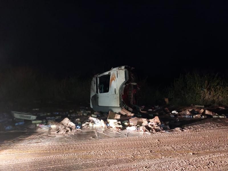 Grave acidente envolvendo três carretas deixa dois mortos na RO-010, em Rolim de Moura; vídeo Grave acidente envolvendo três carretas deixa dois mortos na RO-010, em Rolim de Moura; vídeo