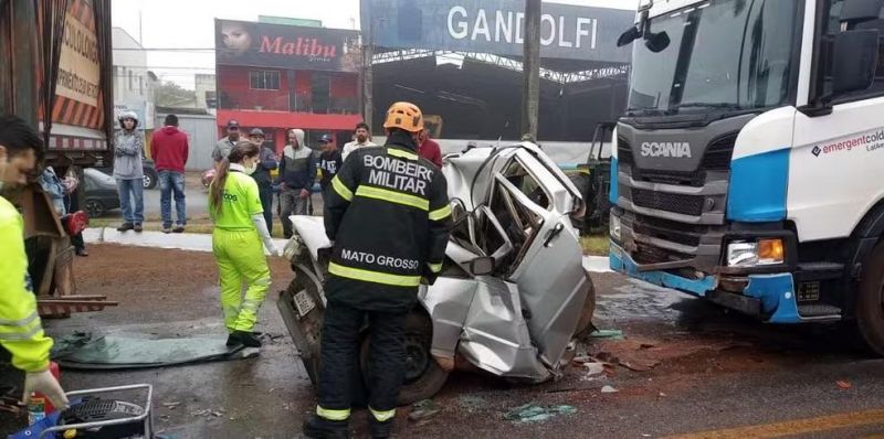 Motorista morre após ter carro Motorista morre após ter carro
