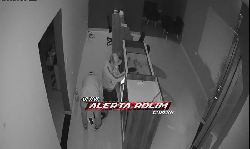 Ladrões invadem joalheria e furtam de mais de R$ 20 mil, em Rolim de Moura Ladrões invadem joalheria e furtam de mais de R$ 20 mil, em Rolim de Moura