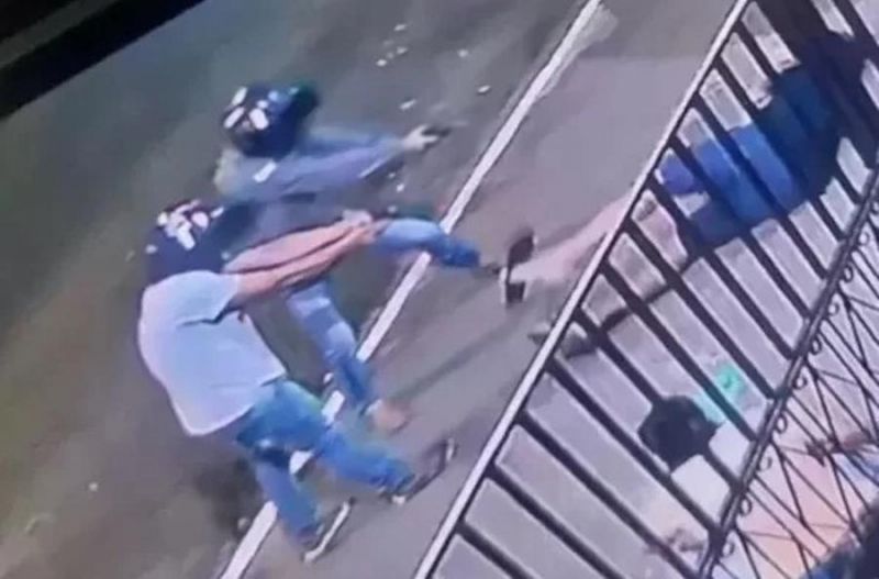 Homem é morto com vários tiros na frente de ponto comercial em Cacoal; vídeo Homem é morto com vários tiros na frente de ponto comercial em Cacoal; vídeo