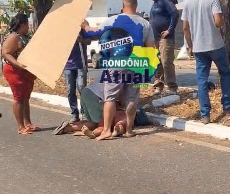 Mulher morre após colidir moto em árvore em Ji-Paraná Mulher morre após colidir moto em árvore em Ji-Paraná