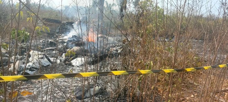 Avião de pequeno porte cai e deixa 5 mortos na zona rural do MT Avião de pequeno porte cai e deixa 5 mortos na zona rural do MT