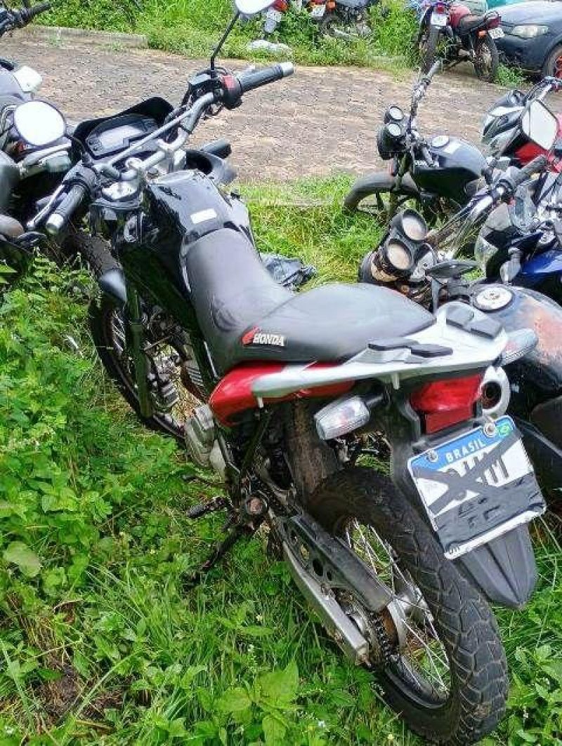 Papai Noel é preso pilotando moto com placa adulterada em Ouro Preto Papai Noel é preso pilotando moto com placa adulterada em Ouro Preto