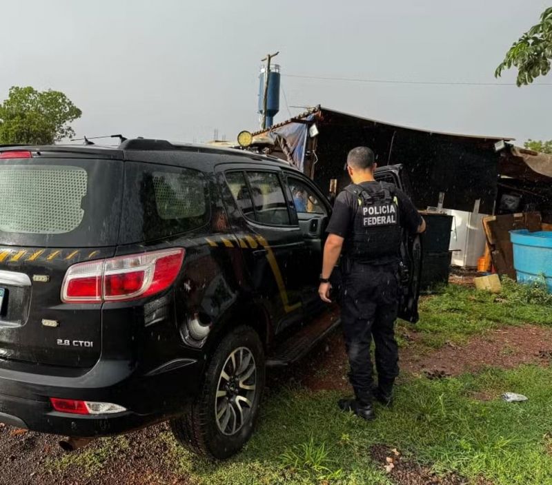 Quatro são presos em operação da PF em MT e RO contra grupo suspeito de tráfico de drogas e armas na fronteira com a Bolívia Quatro são presos em operação da PF em MT e RO contra grupo suspeito de tráfico de drogas e armas na fronteira com a Bolívia