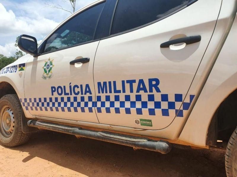 Pelado, homem em surto psicótico causa confusão nas ruas de Rolim de Moura Pelado, homem em surto psicótico causa confusão nas ruas de Rolim de Moura
