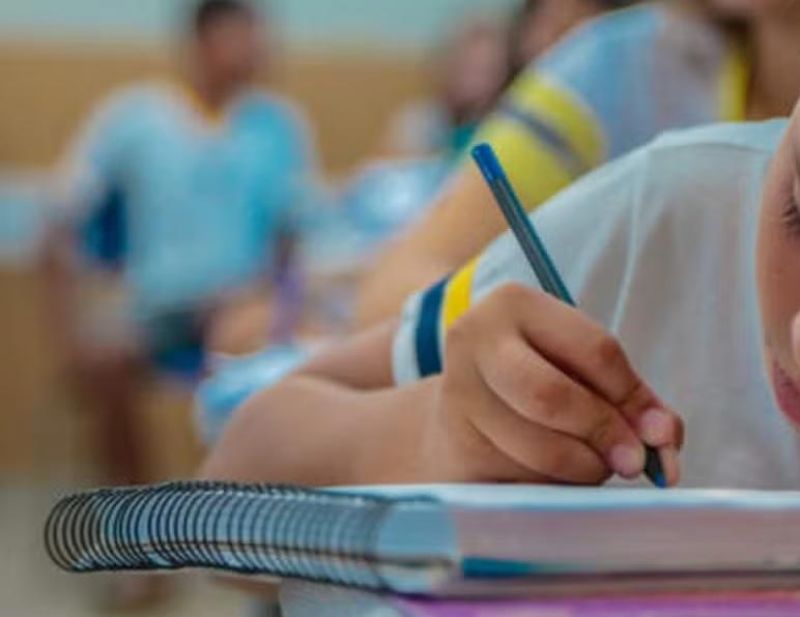 Alunos voltam às aulas nesta segunda em RO sob influência de Lei que proíbe uso de celular nas escola; saiba como vai funcionar Alunos voltam às aulas nesta segunda em RO sob influência de Lei que proíbe uso de celular nas escola; saiba como vai funcionar