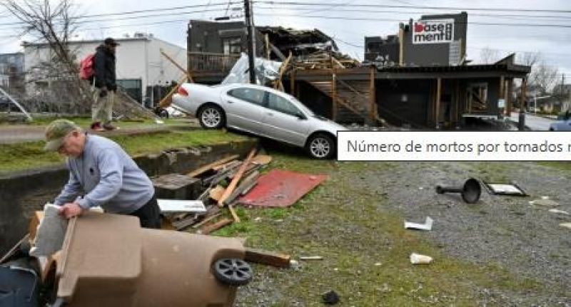 Número de mortos por tornados nos EUA sobe para 36 Número de mortos por tornados nos EUA sobe para 36