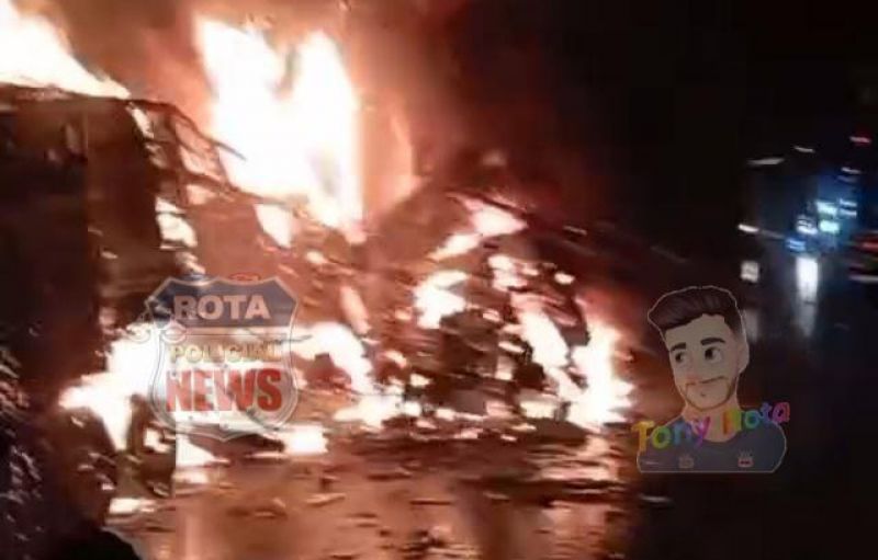 Dois acidentes são registrados na BR-364 em RO; Em um deles, carretas pegaram fogo após colisão Dois acidentes são registrados na BR-364 em RO; Em um deles, carretas pegaram fogo após colisão