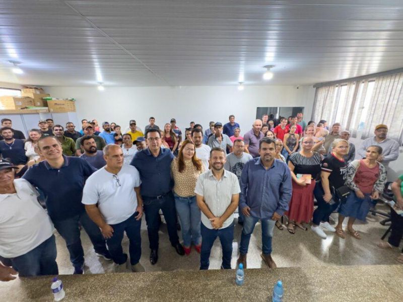 Vereador Cidinei da 200 e Secretário Uender Nogueira anunciam implantação do Cartão Feira em Rolim de Moura Vereador Cidinei da 200 e Secretário Uender Nogueira anunciam implantação do Cartão Feira em Rolim de Moura