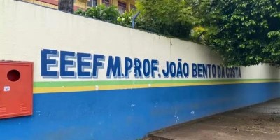 Alunos de escola pública são expulsos de sala de aula por não terem dinheiro para... Alunos de escola pública são expulsos de sala de aula por não terem dinheiro para...