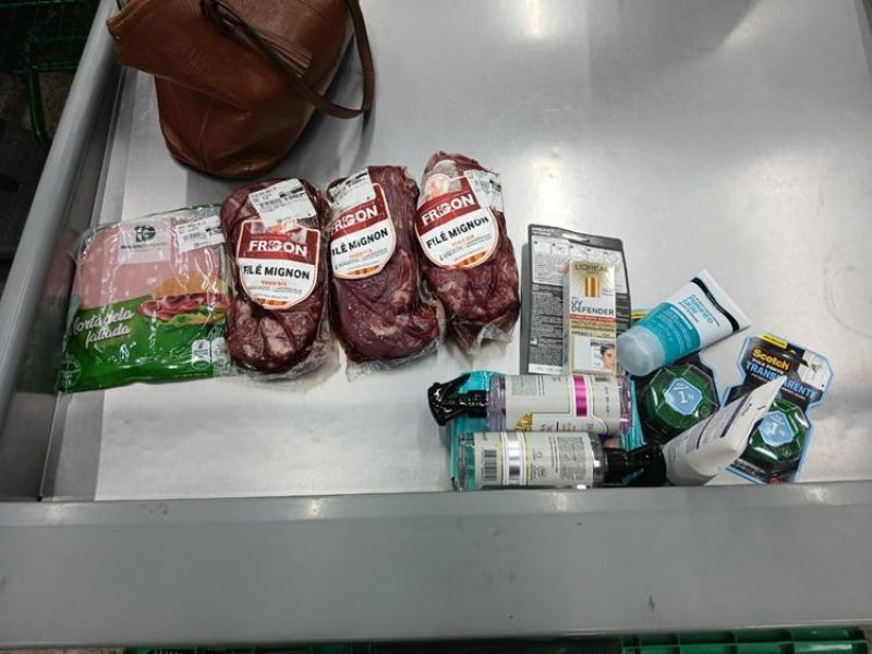 Jaru: Mulher é detida após furtar itens em dois supermercados no Setor 05 Jaru: Mulher é detida após furtar itens em dois supermercados no Setor 05