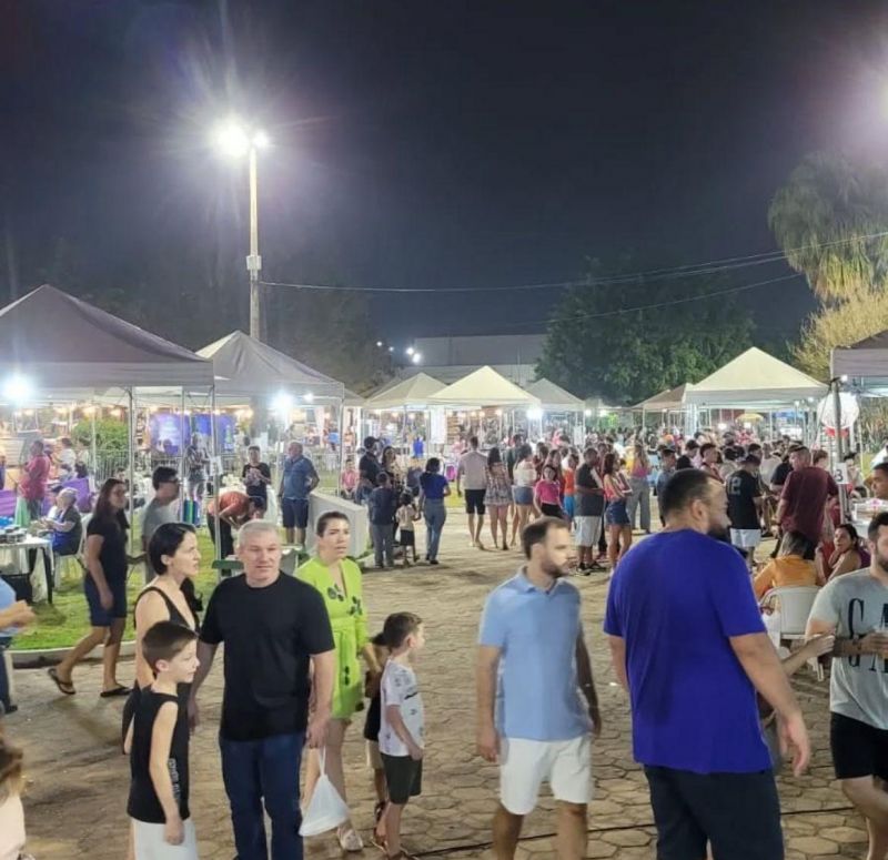 Rolim de Moura sedia a partir de hoje a 2ª edição da Feira do Empreendedor com participação de 100 expositores na praça Durvalino de Oliveira Rolim de Moura sedia a partir de hoje a 2ª edição da Feira do Empreendedor com participação de 100 expositores na praça Durvalino de Oliveira