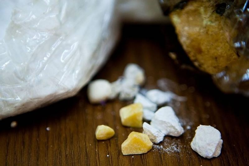 Após flagrar usuário com porção de crack, polícia entra em “boca”, encontra drogas na bolsa de bebê e prende dois, em Vilhena Após flagrar usuário com porção de crack, polícia entra em “boca”, encontra drogas na bolsa de bebê e prende dois, em Vilhena