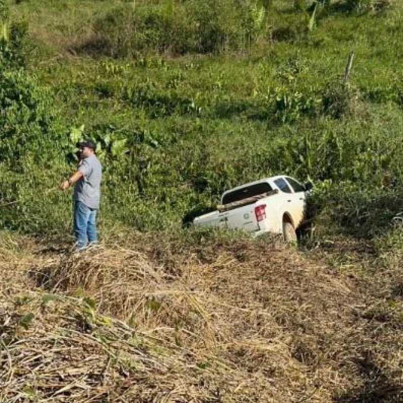 Caminhonete do DER é dada como furtada, mas é encontrada em ribanceira após o freio de mão não ser acionado Caminhonete do DER é dada como furtada, mas é encontrada em ribanceira após o freio de mão não ser acionado