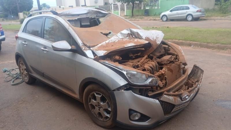 Carro fica parcialmente destruído após colidir na traseira de caminhão, em Rolim de Moura Carro fica parcialmente destruído após colidir na traseira de caminhão, em Rolim de Moura