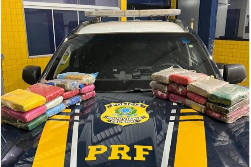 Casal que viajava para Rolim de Moura é preso com mais de 25 kg de skunk na BR-364, em Vilhena Casal que viajava para Rolim de Moura é preso com mais de 25 kg de skunk na BR-364, em Vilhena