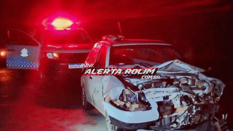 ROLIM DE MOURA: Carro colide com bezerro na RO-010 ROLIM DE MOURA: Carro colide com bezerro na RO-010