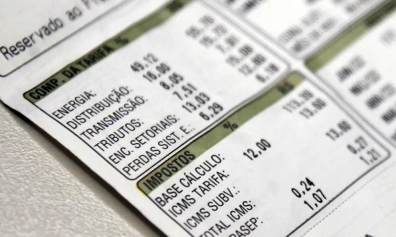 Aneel reduz bandeira para vermelha 1 na conta de luz em outubro Aneel reduz bandeira para vermelha 1 na conta de luz em outubro