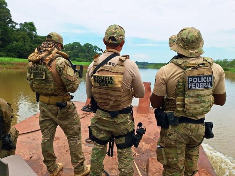 GARIMPO ILEGAL: PF destruiu 270 balsas e prejuízo passa de R$ 30 milhões aos garimpeiros GARIMPO ILEGAL: PF destruiu 270 balsas e prejuízo passa de R$ 30 milhões aos garimpeiros