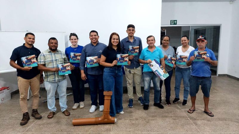 Moradores do Bairro Olímpico recebem orientações sobre a rede de esgoto em Rolim de Moura Moradores do Bairro Olímpico recebem orientações sobre a rede de esgoto em Rolim de Moura