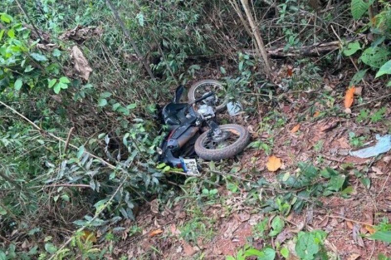 Moto furtada é recuperada pela PM em Rolim de Moura Moto furtada é recuperada pela PM em Rolim de Moura