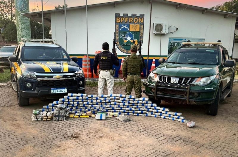 OPERAÇÃO: Após perseguição na BR-364, polícia prende acusado com 130 quilos de drogas OPERAÇÃO: Após perseguição na BR-364, polícia prende acusado com 130 quilos de drogas