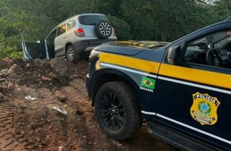 PRF persegue veículo, e prende cidadão com mais de 100 quilos de drogas PRF persegue veículo, e prende cidadão com mais de 100 quilos de drogas