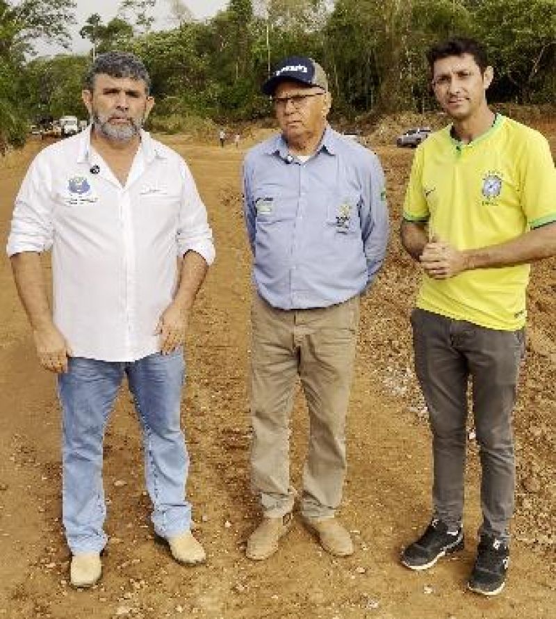 SANTA LUZIA DO OESTE: Prefeitura segue trabalhando de forma árdua nas vicinais do município SANTA LUZIA DO OESTE: Prefeitura segue trabalhando de forma árdua nas vicinais do município