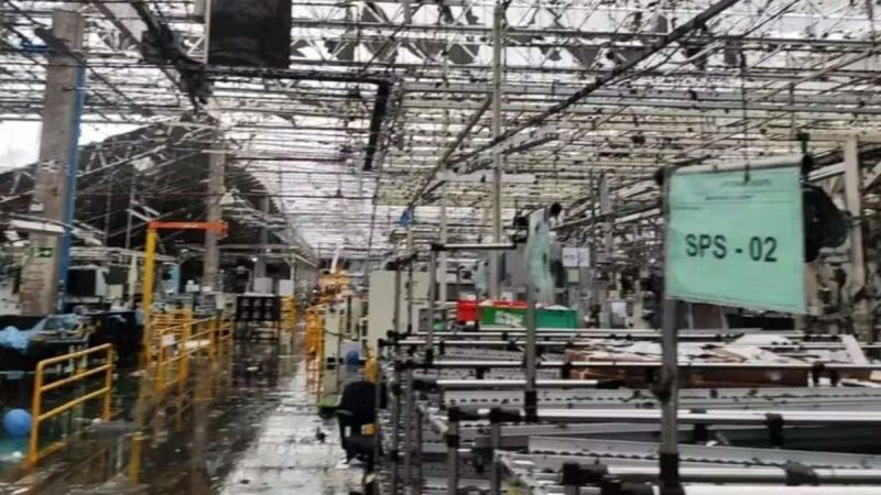 Toyota paralisa produção no Brasil após temporal destruir fábrica em SP Toyota paralisa produção no Brasil após temporal destruir fábrica em SP