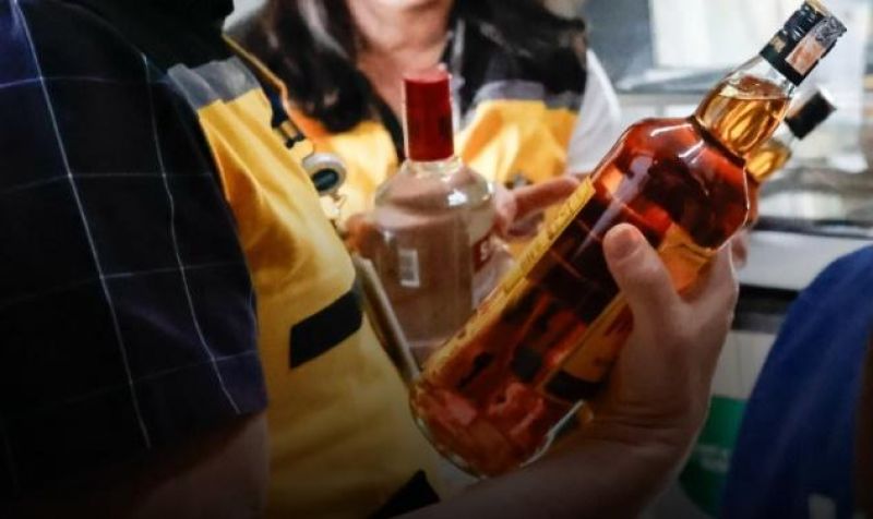 Brasil tem mais de 100 casos suspeitos de intoxicação por metanol em bebidas Brasil tem mais de 100 casos suspeitos de intoxicação por metanol em bebidas