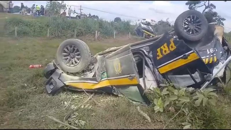 Duas viaturas da PRF capotam na BR-364 em RO Duas viaturas da PRF capotam na BR-364 em RO