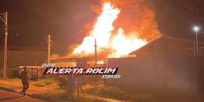 Incêndio atingiu residência no bairro Olímpico em Rolim de Moura Incêndio atingiu residência no bairro Olímpico em Rolim de Moura