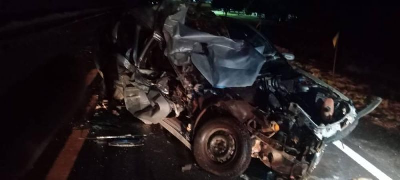 Jovem morre após grave colisão com caminhão na BR-364; motorista fugiu do local Jovem morre após grave colisão com caminhão na BR-364; motorista fugiu do local