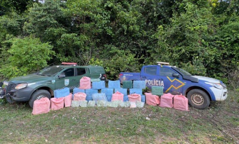 Polícia apreende cerca de 900 kg de cocaína em operação nas divisas de Rondônia e Mato Grosso Polícia apreende cerca de 900 kg de cocaína em operação nas divisas de Rondônia e Mato Grosso