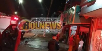 ROLIM DE MOURA: Incêndio atinge loja de flores e presentes no centro ROLIM DE MOURA: Incêndio atinge loja de flores e presentes no centro
