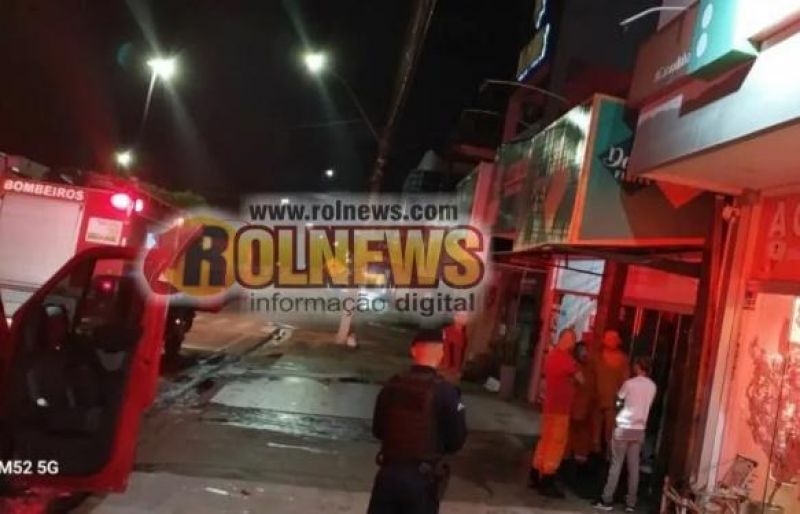 ROLIM DE MOURA: Incêndio atinge loja de flores e presentes no centro ROLIM DE MOURA: Incêndio atinge loja de flores e presentes no centro