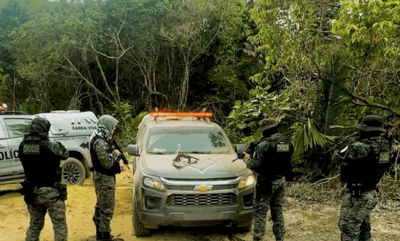 Ação de reintegração de posse resulta em perseguição, troca de tiros e morte de dois suspeitos em Machadinho d’Oeste Ação de reintegração de posse resulta em perseguição, troca de tiros e morte de dois suspeitos em Machadinho d’Oeste