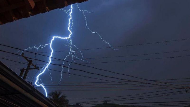 ALERTA: em períodos chuvosos, população deve redobrar cuidados com a rede elétrica ALERTA: em períodos chuvosos, população deve redobrar cuidados com a rede elétrica