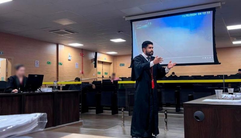 Em sessão do Júri realizada na última sexta-feira (14/11), em Pimenta Bueno, o acusado de feminicídio, C.R.B, foi condenado a mais de 26 anos de prisão pela morte de Gilda Alves de Carvalho Em sessão do Júri realizada na última sexta-feira (14/11), em Pimenta Bueno, o acusado de feminicídio, C.R.B, foi condenado a mais de 26 anos de prisão pela morte de Gilda Alves de Carvalho