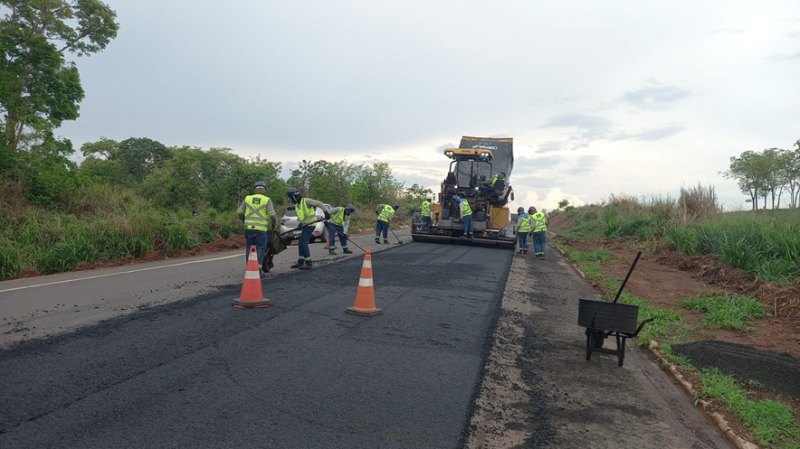 Frentes de fresagem avançam na BR e Nova 364 reforça necessidade do ‘Pare e Siga’ para garantir melhorias duradouras Frentes de fresagem avançam na BR e Nova 364 reforça necessidade do ‘Pare e Siga’ para garantir melhorias duradouras