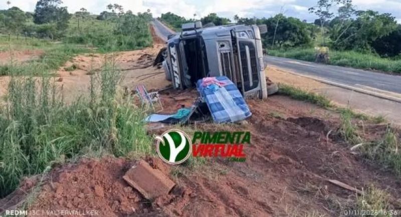 Motorista de Rolim de Moura sobrevive a grave acidente na BR-364 e chama livramento de milagre de Deus Motorista de Rolim de Moura sobrevive a grave acidente na BR-364 e chama livramento de milagre de Deus