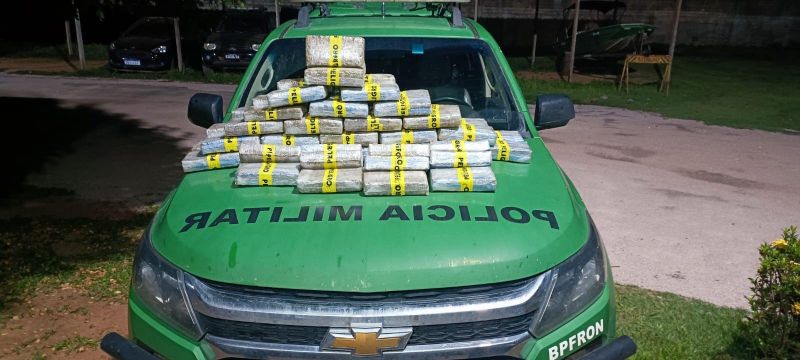 NO TRIÂNGULO: Após perseguição a dupla de moto, polícia apreende 60 quilos de drogas NO TRIÂNGULO: Após perseguição a dupla de moto, polícia apreende 60 quilos de drogas