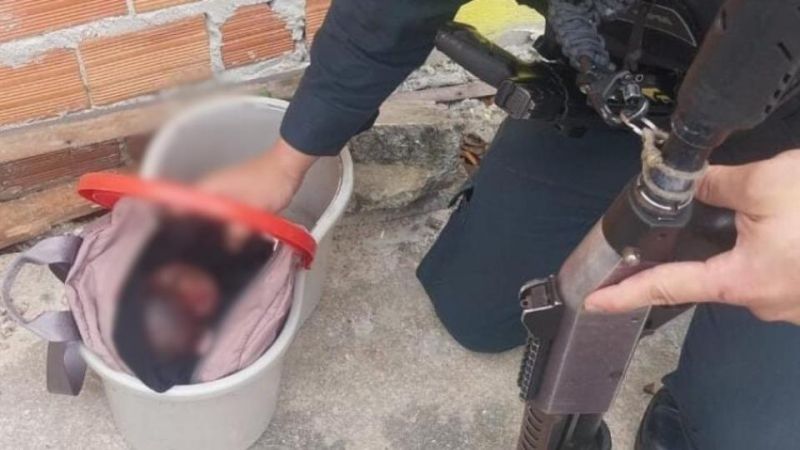 Recém-nascida com cordão umbilical é abandonada em mochila Recém-nascida com cordão umbilical é abandonada em mochila