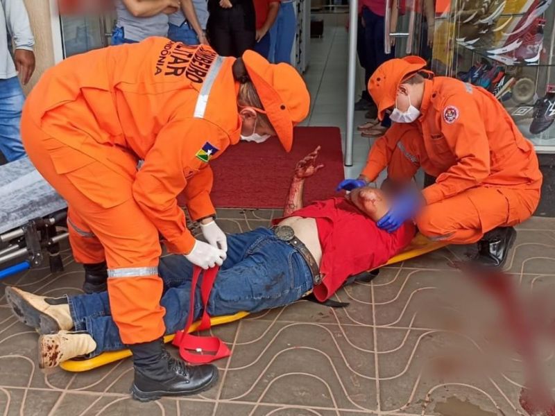 Rolim de Moura: Discussão termina com homem ferido na cabeça e braço após ser golpeado com pedaço de madeira Rolim de Moura: Discussão termina com homem ferido na cabeça e braço após ser golpeado com pedaço de madeira