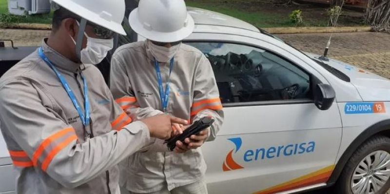 ROLIM DE MOURA: Energisa denuncia posto de gasolina por ligação clandestina e eletricista é flagrado realizando serviço ilegal ROLIM DE MOURA: Energisa denuncia posto de gasolina por ligação clandestina e eletricista é flagrado realizando serviço ilegal