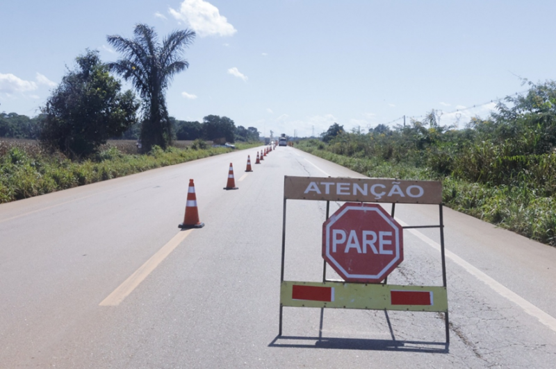 Tem Pare e Siga na BR-364! Saiba o que fazer Tem Pare e Siga na BR-364! Saiba o que fazer