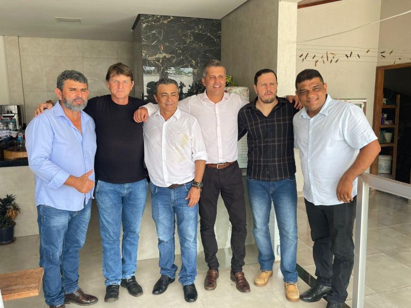 TERCEIRIZAÇÃO DA SAÚDE: Prefeito Jurandir e vice prefeito Ney participam de audiência pública em Espigão do Oeste TERCEIRIZAÇÃO DA SAÚDE: Prefeito Jurandir e vice prefeito Ney participam de audiência pública em Espigão do Oeste